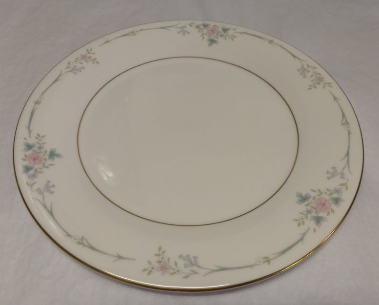 Royal Doulton Classique Dinner Plate by Royal Doulton   