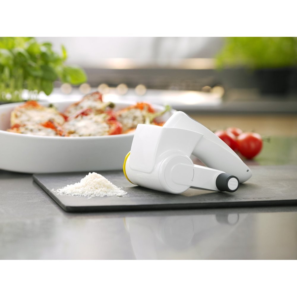 https://www.kitchensmart.ca/cdn/shop/products/zyliss-classic-cheese-grater-196426.jpg?v=1646341756